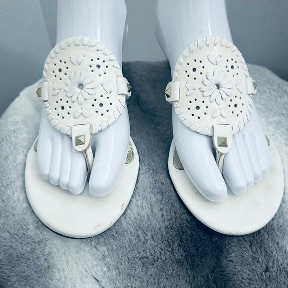 Jack Rogers Devyn Demi Wedge Sandal White Patent Leather Medallion Thong size 8 - Picture 5 of 10